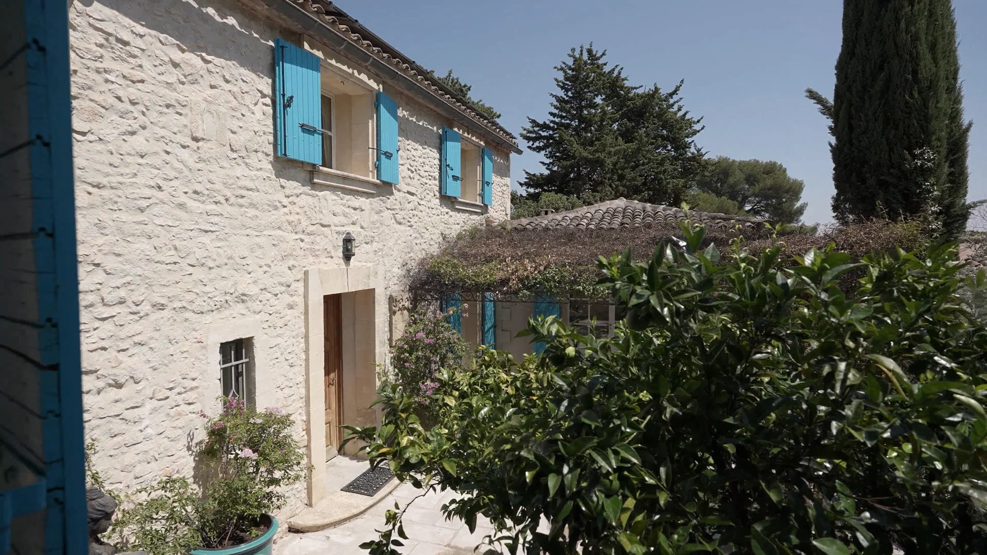 trouver une chambre d'hôtes à Nîmes avec parking et piscine