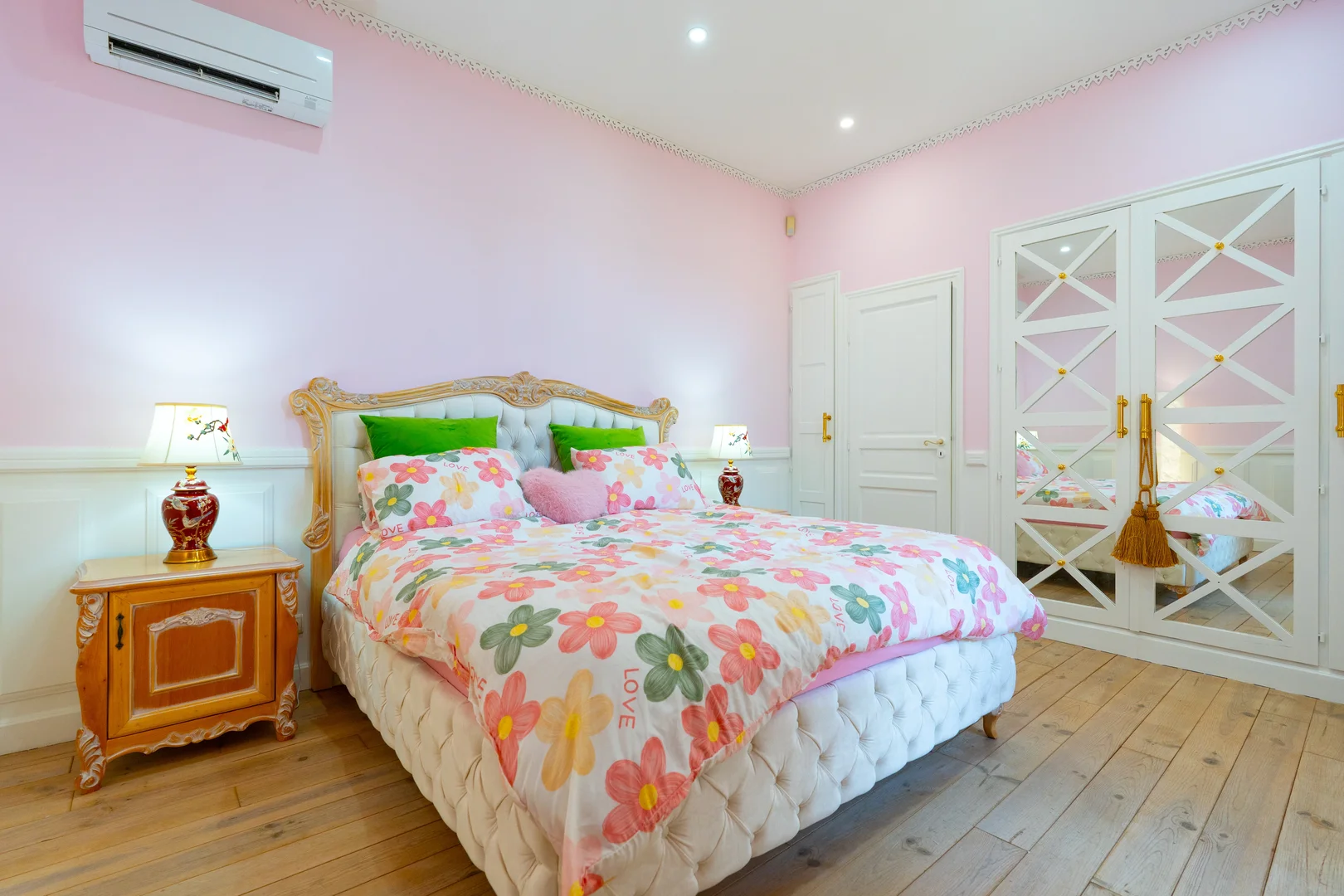 Chambre d'hôtes de luxe rose réservée aux adultes